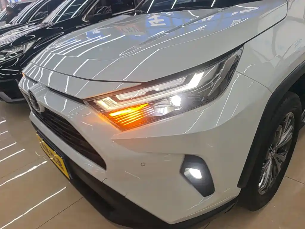 Toyota RAV4 — фото 23