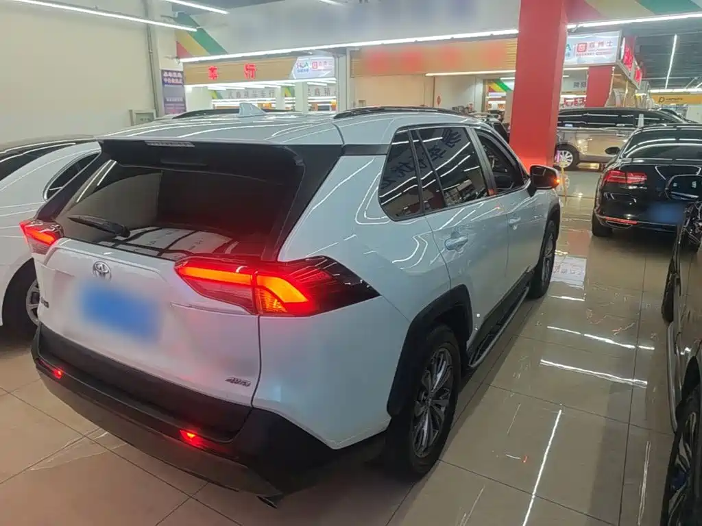 Toyota RAV4 — фото 6
