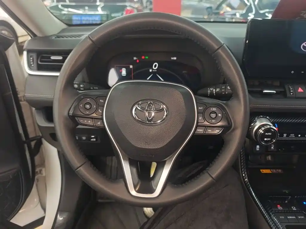 Toyota RAV4 — фото 10