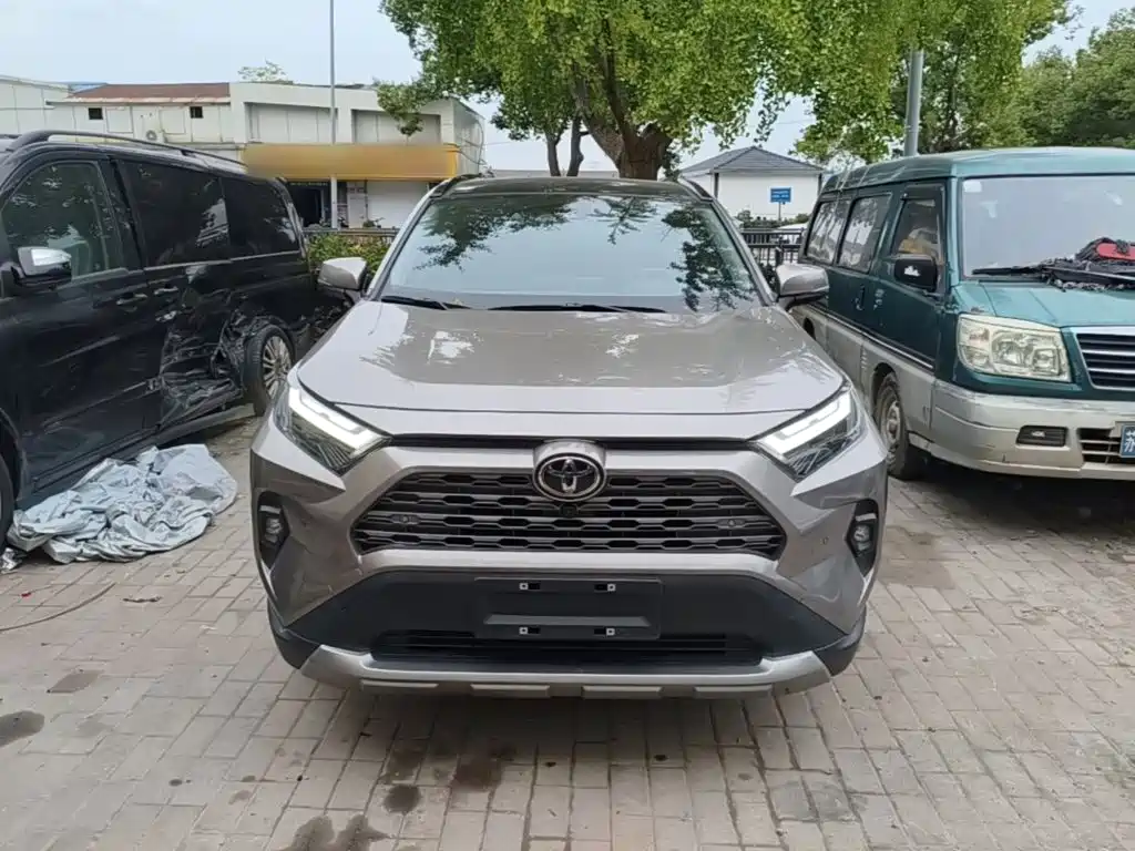 Toyota RAV4 — фото 2