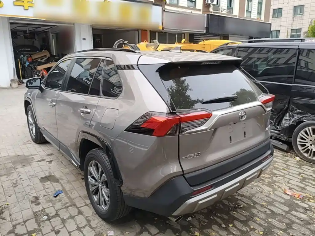 Toyota RAV4 — фото 4