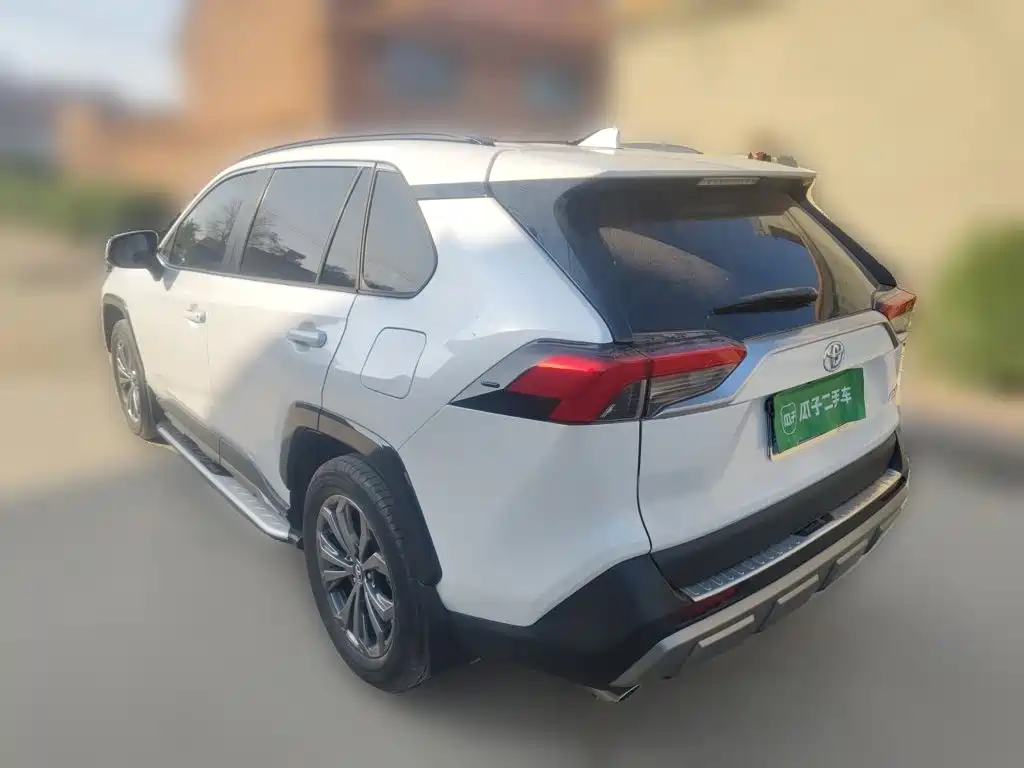 Toyota RAV4 — фото 4