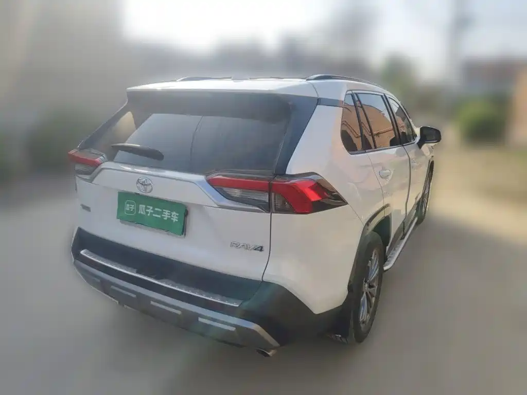 Toyota RAV4 — фото 6