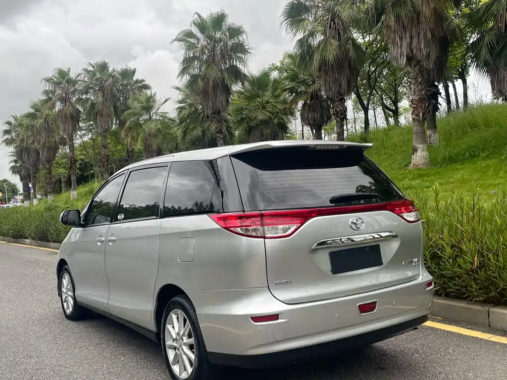 Toyota Previa — фото 4