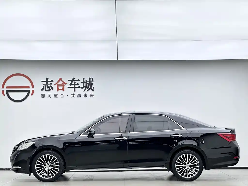 Toyota Crown — фото 9