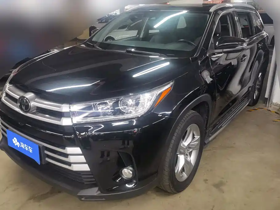 Toyota Highlander — фото 1
