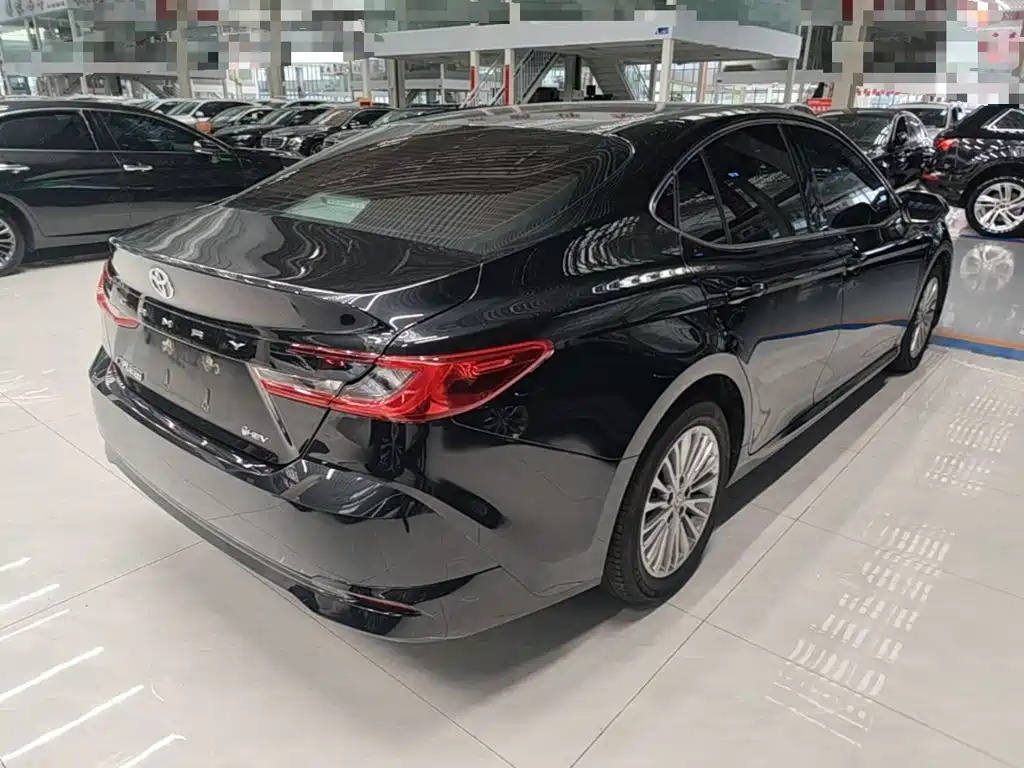 Toyota Camry — фото 6