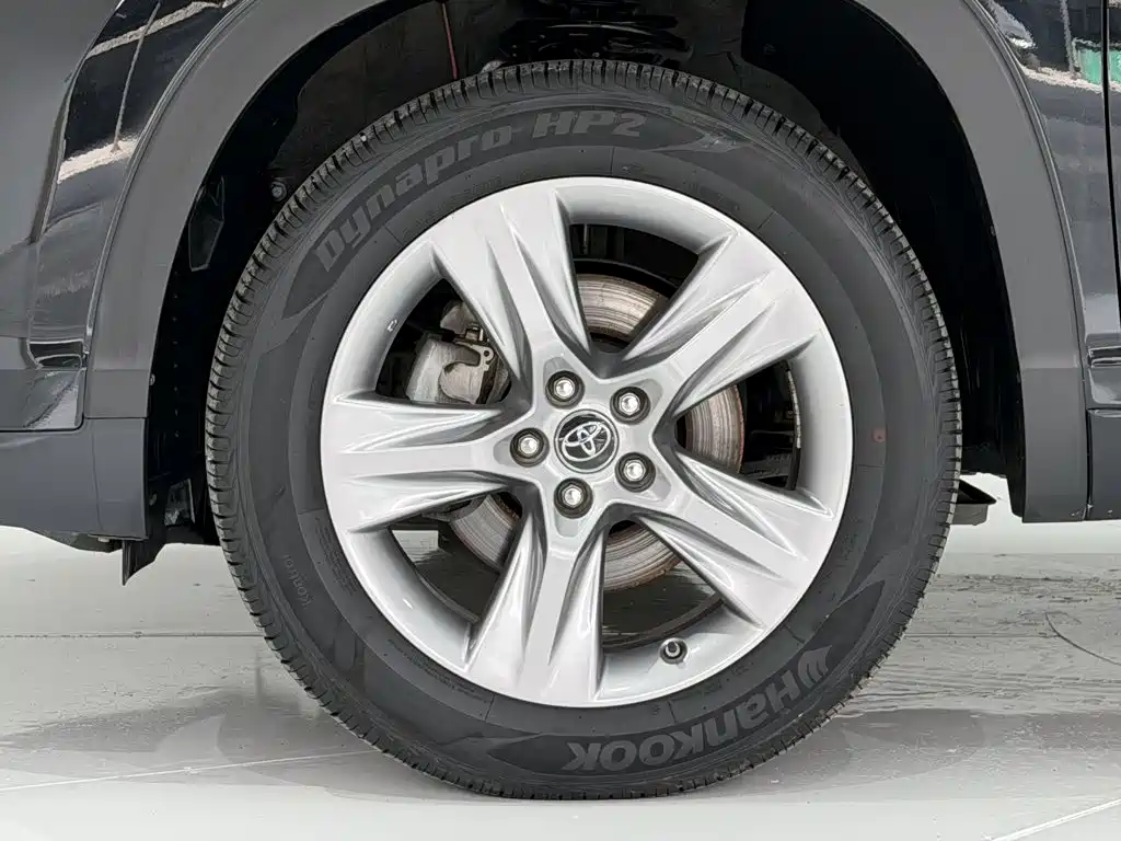 Toyota Highlander — фото 11