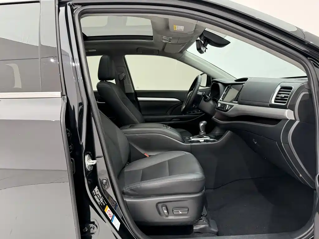 Toyota Highlander — фото 17