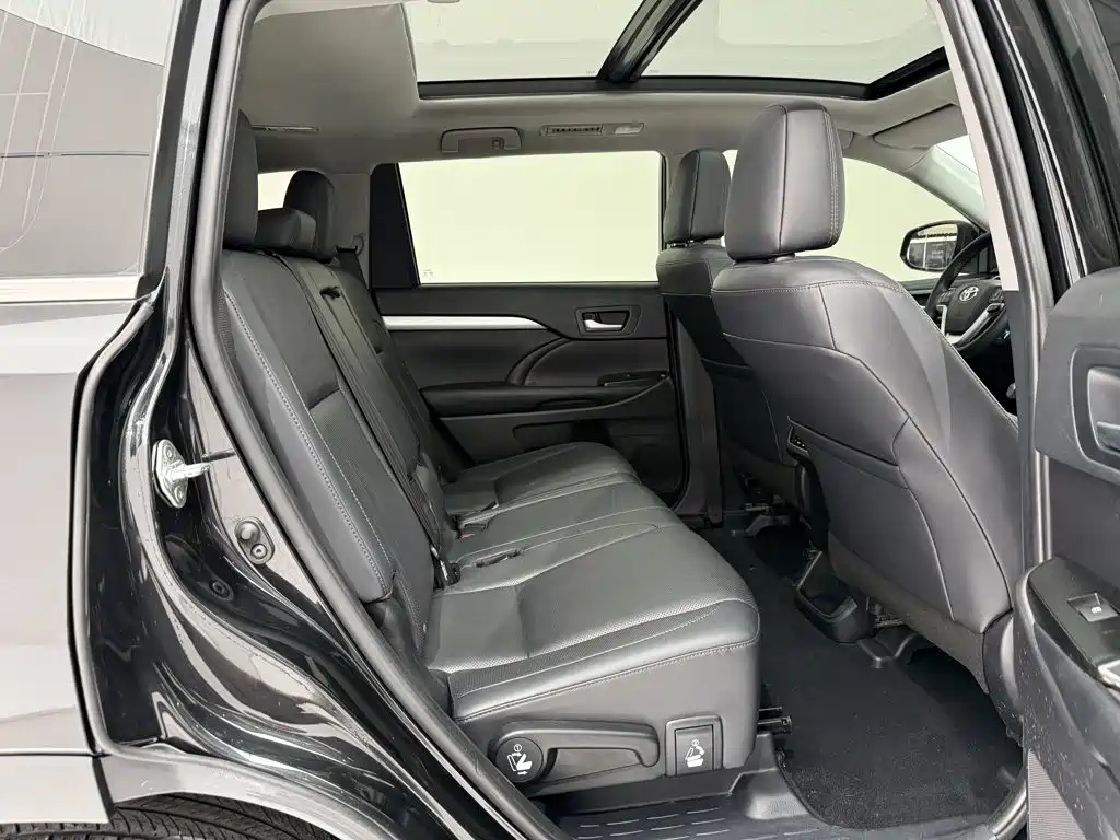 Toyota Highlander — фото 26