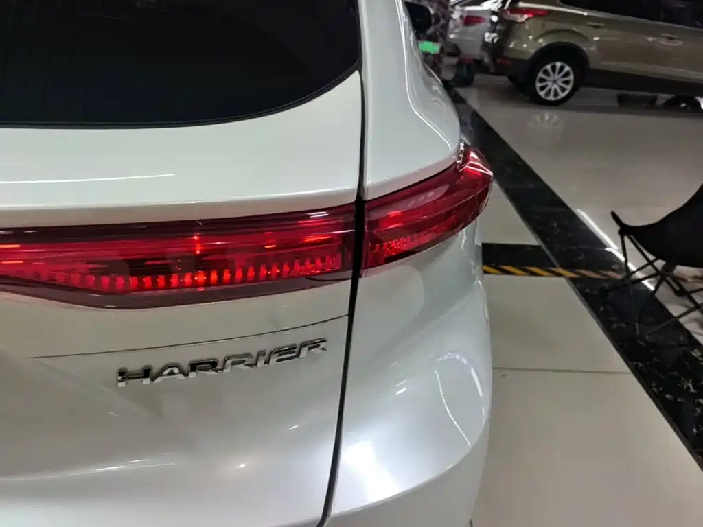 Toyota Harrier — фото 23