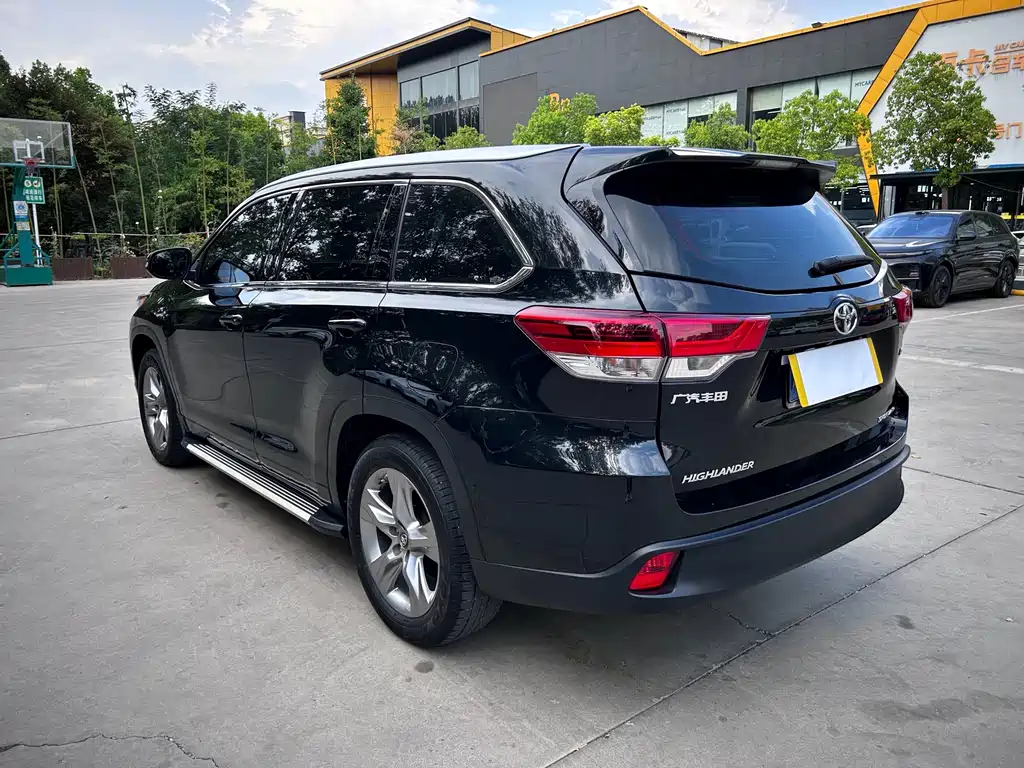 Toyota Highlander — фото 11