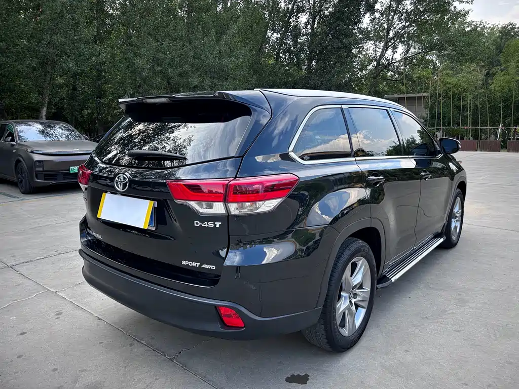 Toyota Highlander — фото 10