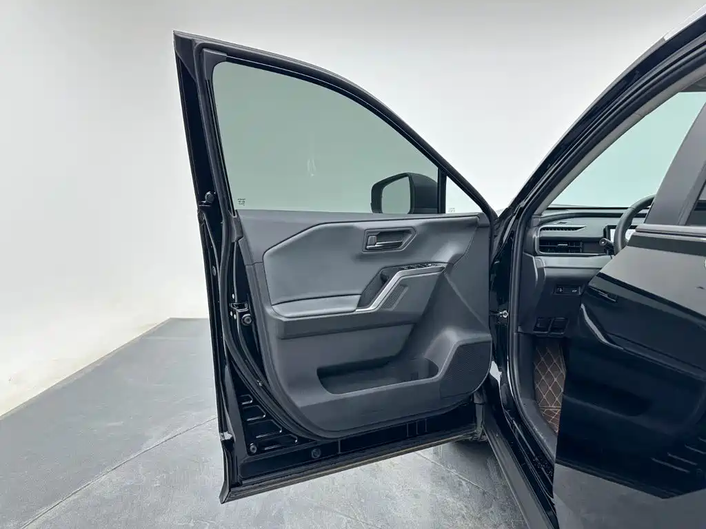 Toyota RAV4 — фото 11