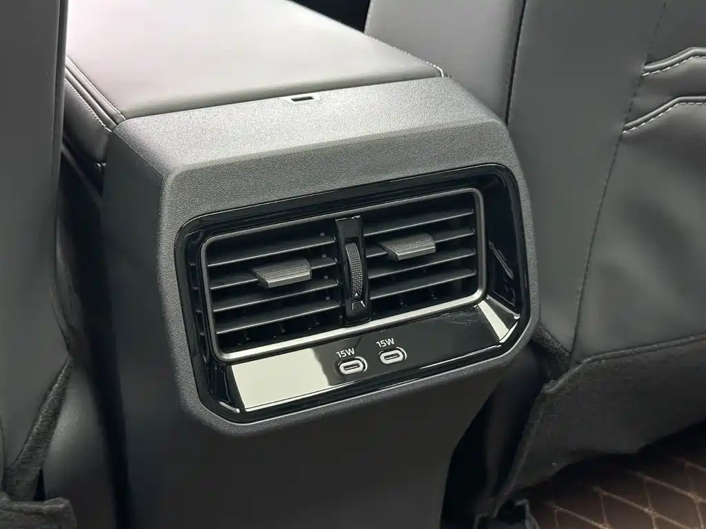Toyota RAV4 — фото 19