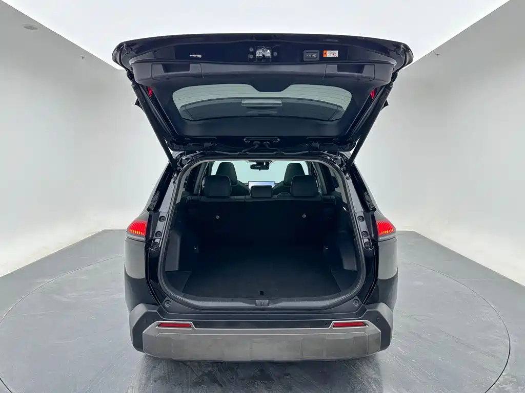 Toyota RAV4 — фото 22