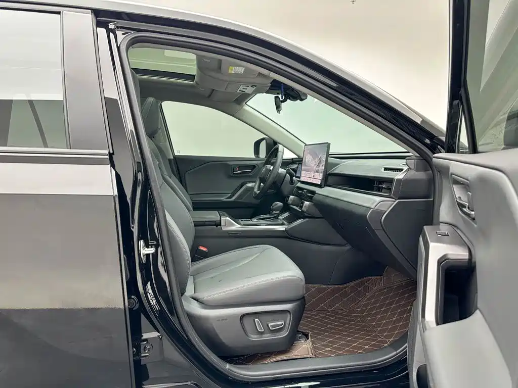 Toyota RAV4 — фото 24