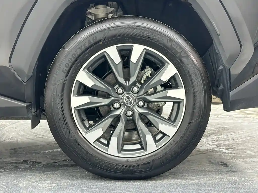 Toyota RAV4 — фото 30