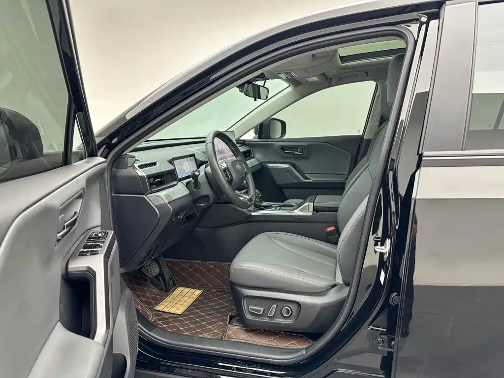 Toyota RAV4 — фото 9