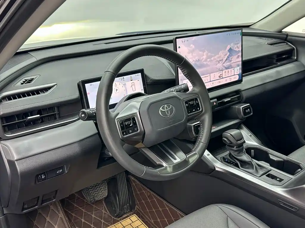 Toyota RAV4 — фото 10