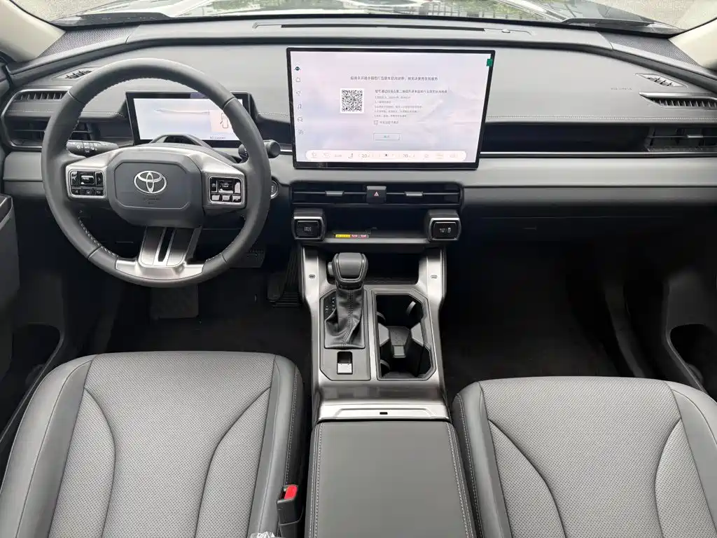 Toyota RAV4 — фото 10