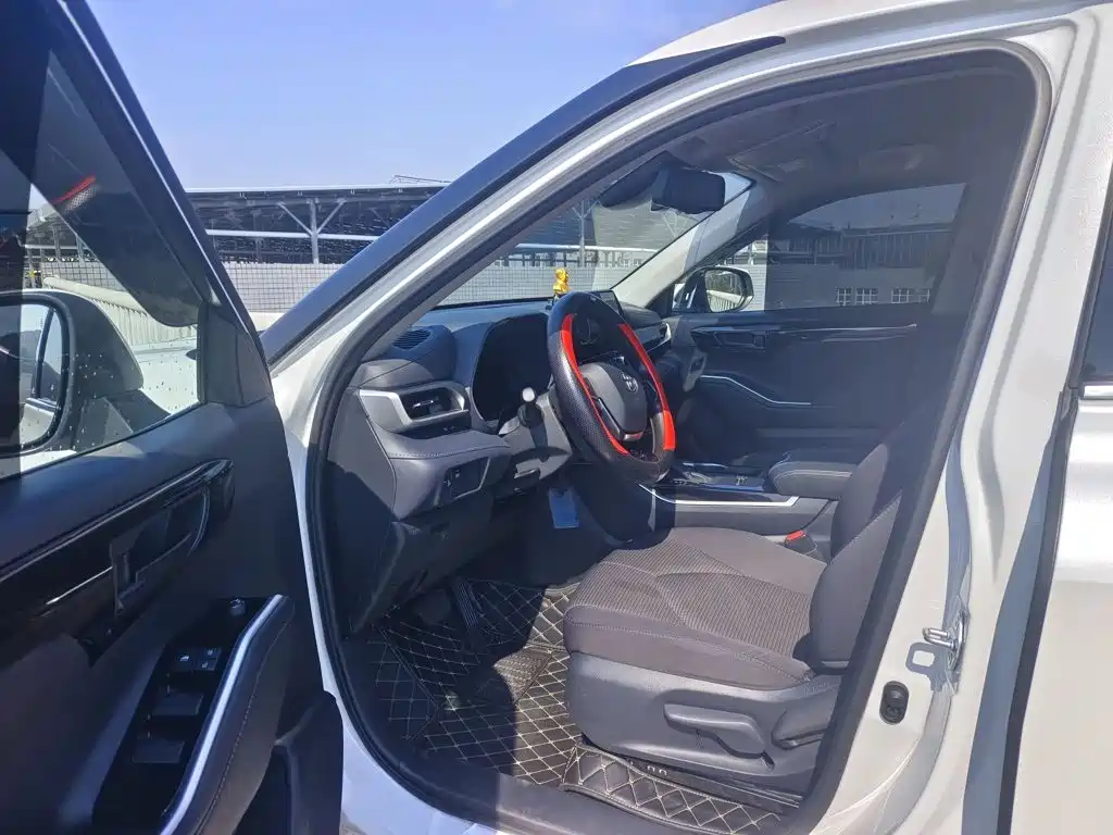 Toyota Highlander — фото 14