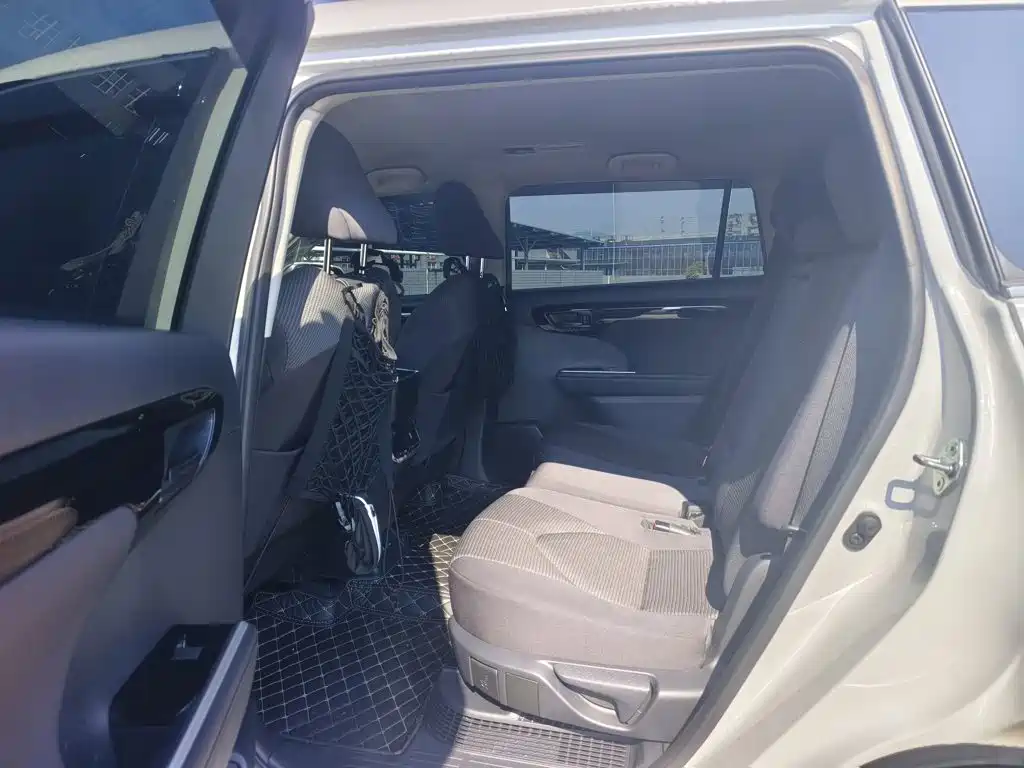 Toyota Highlander — фото 15