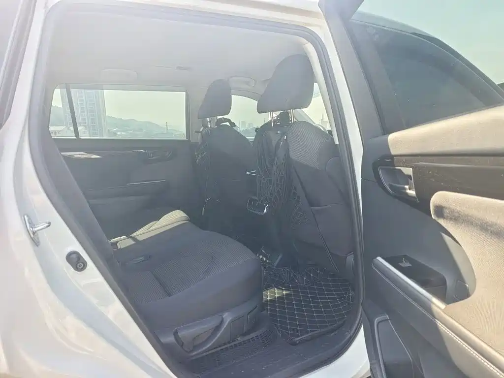 Toyota Highlander — фото 19