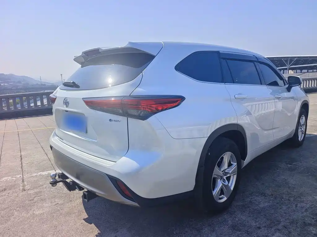 Toyota Highlander — фото 10