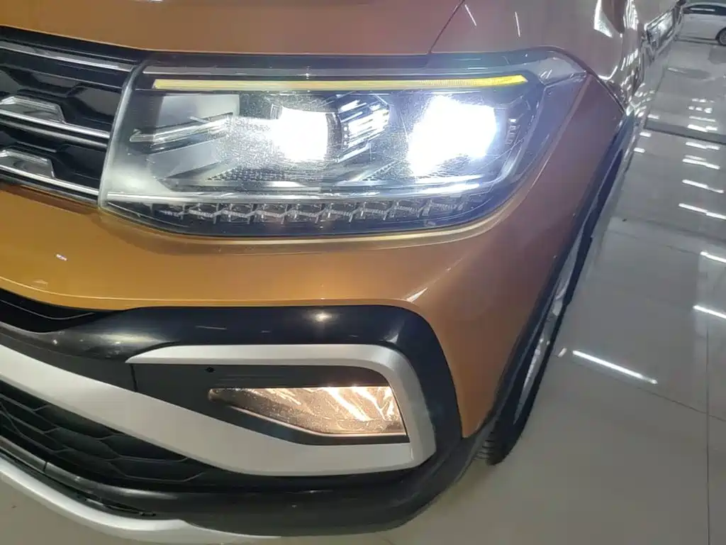Volkswagen T-Cross — фото 23