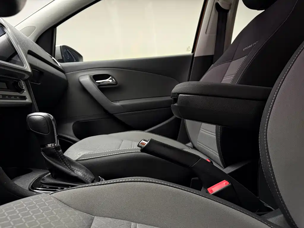 Volkswagen Polo — фото 29