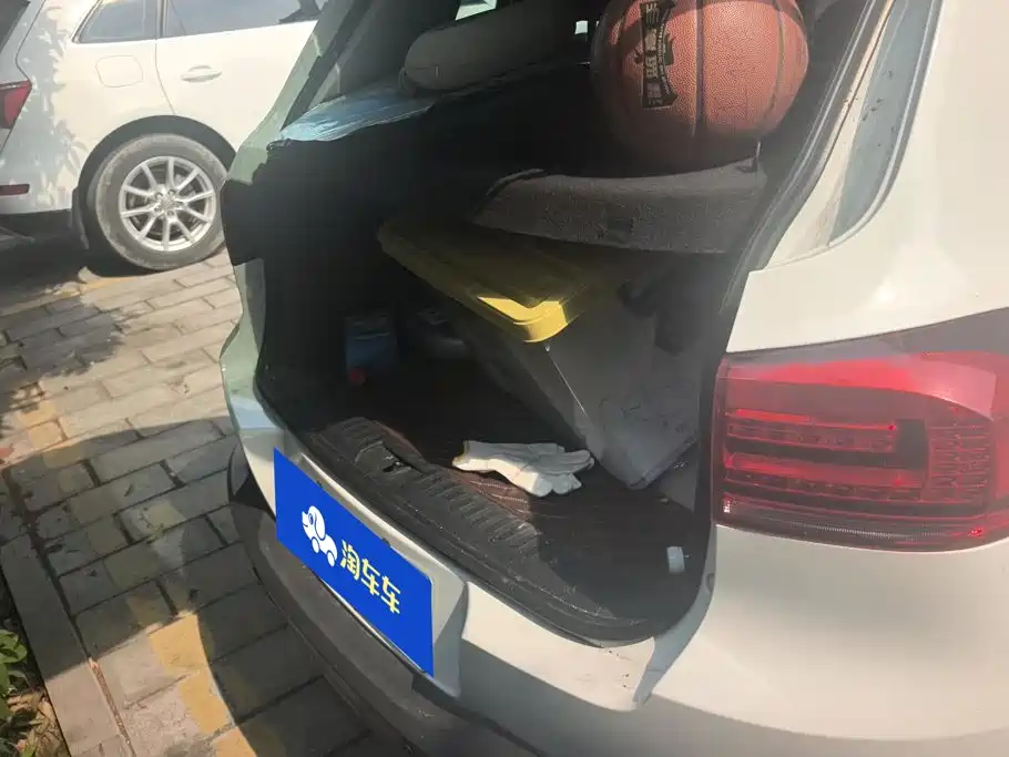 Volkswagen Tiguan — фото 4