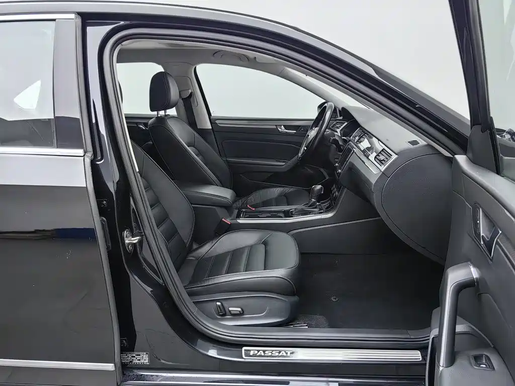 Volkswagen Passat — фото 23
