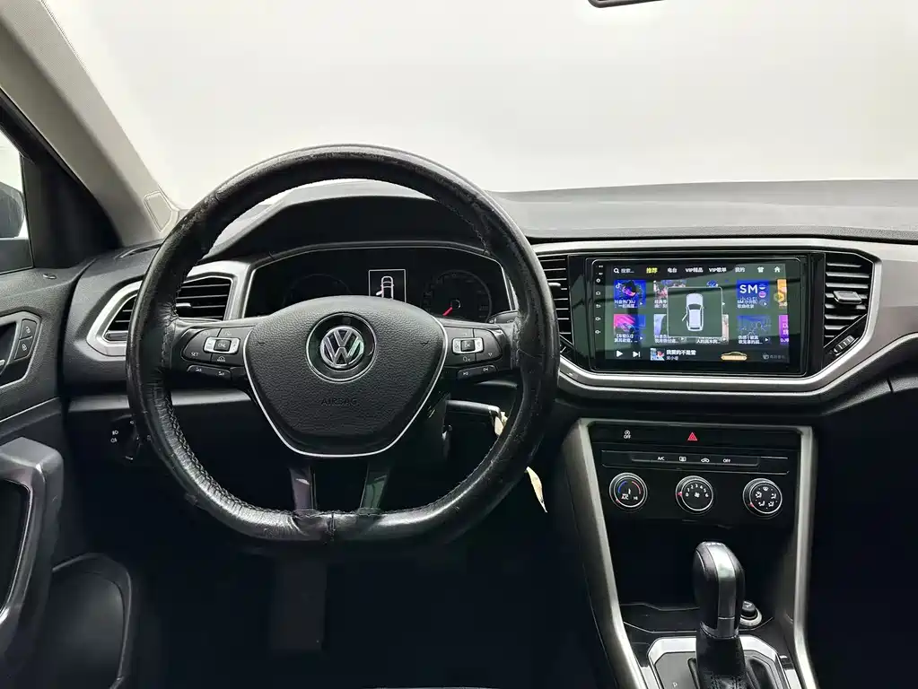 Volkswagen T-Roc — фото 7