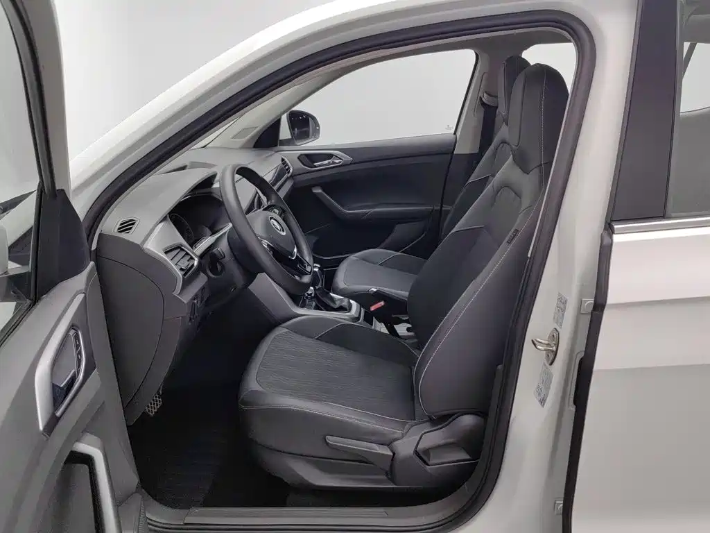 Volkswagen T-Cross — фото 10