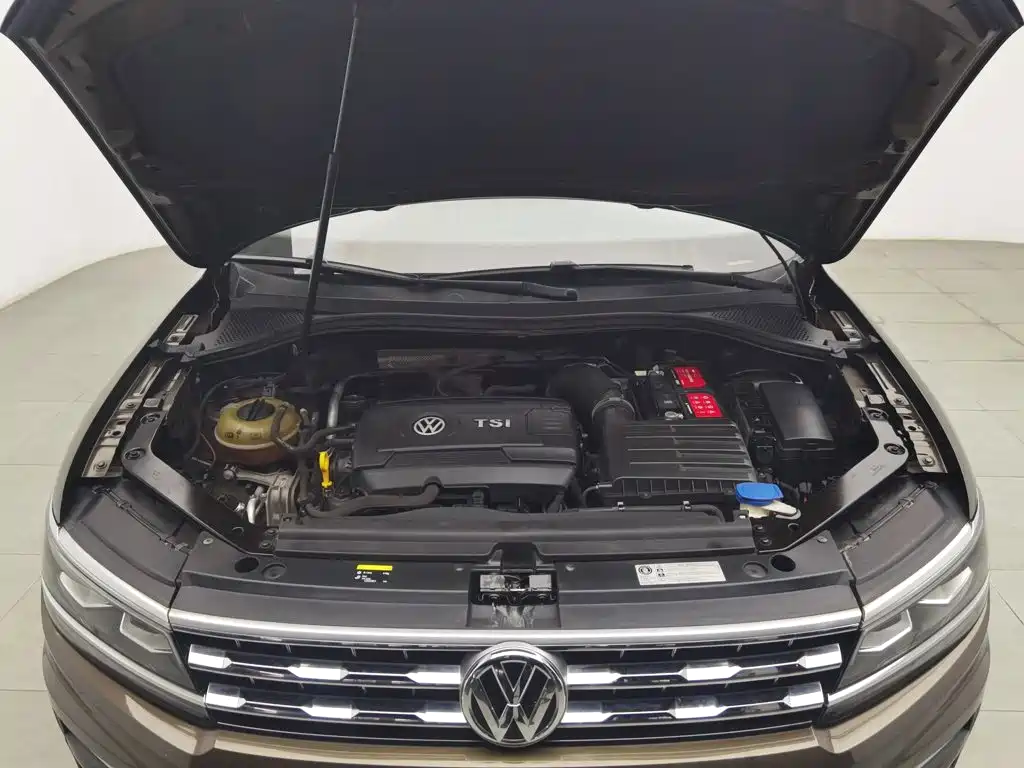 Volkswagen Tiguan L — фото 6