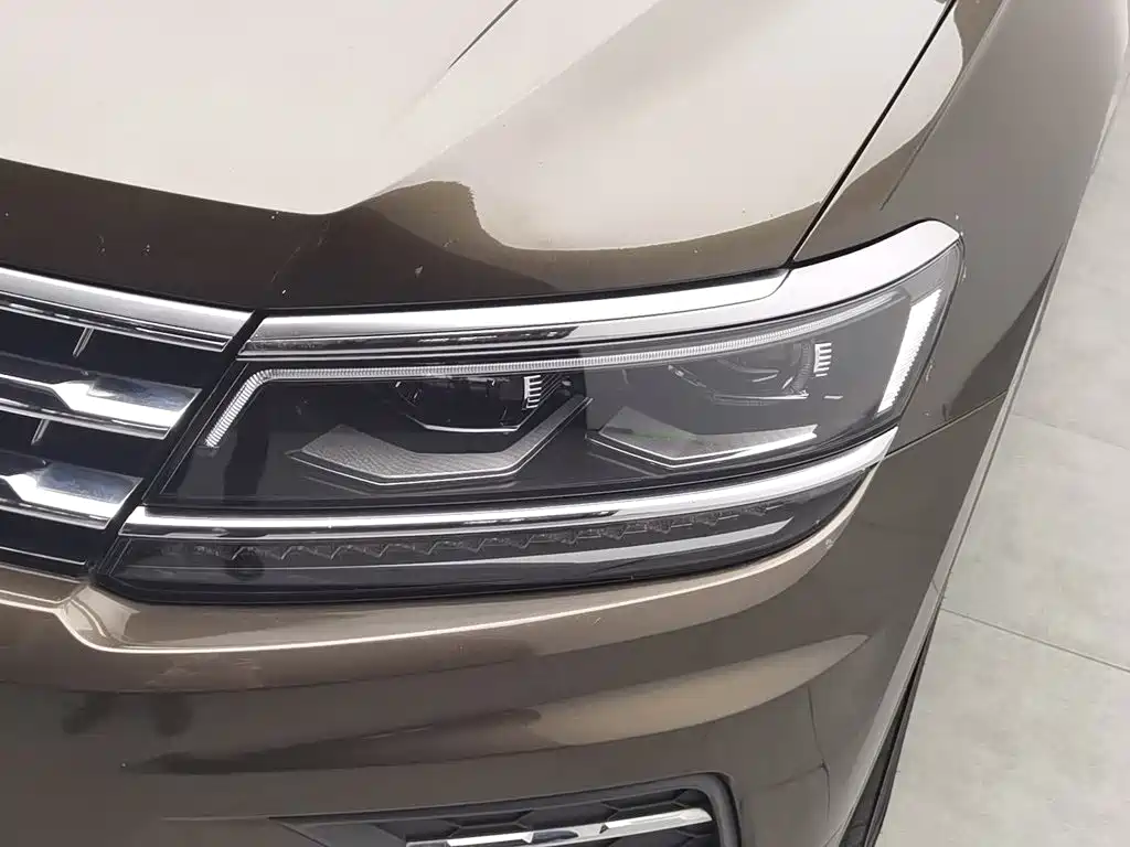 Volkswagen Tiguan L — фото 7
