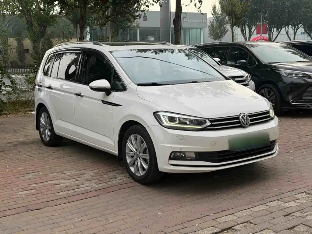 Volkswagen Touran — фото 10