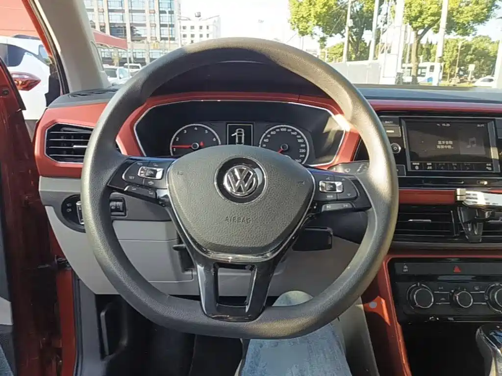 Volkswagen T-Cross — фото 10