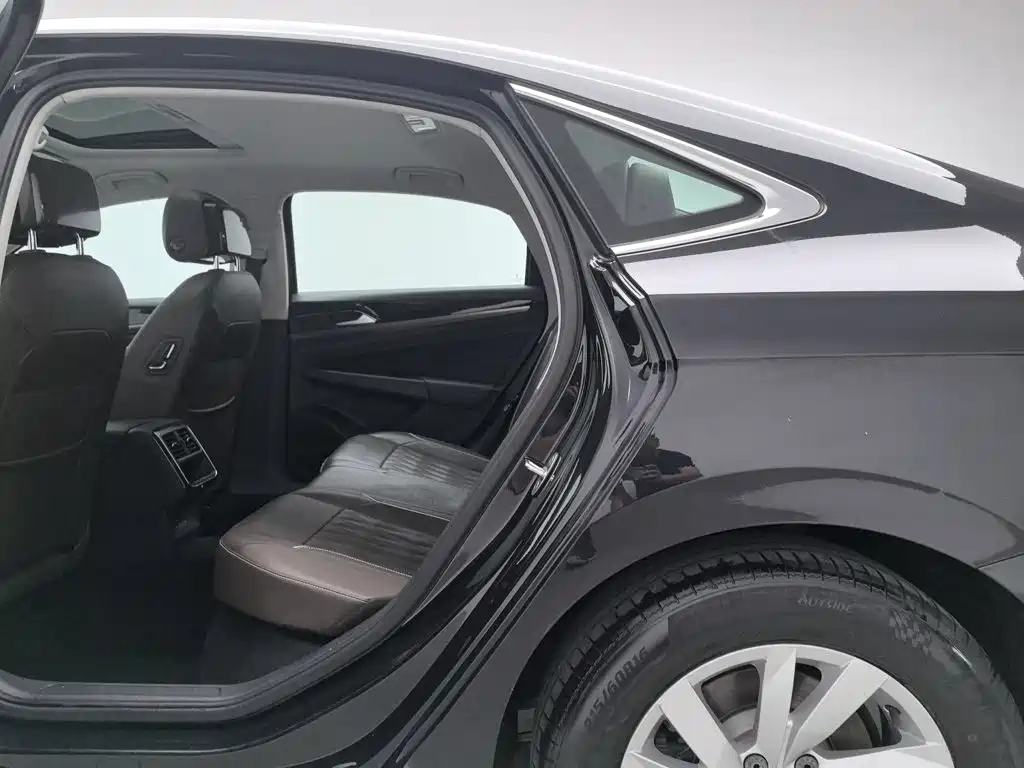 Volkswagen Passat — фото 15