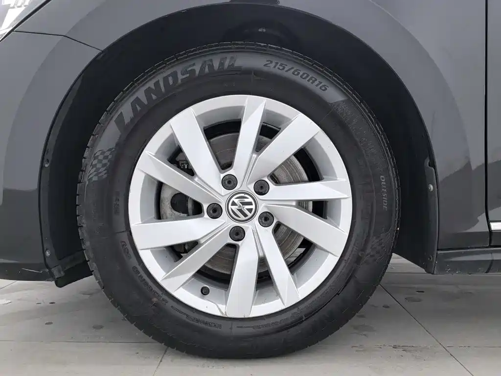 Volkswagen Passat — фото 17
