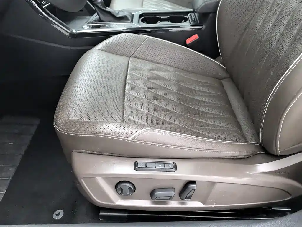 Volkswagen Passat — фото 20