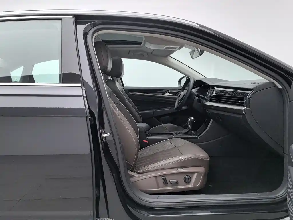 Volkswagen Passat — фото 23