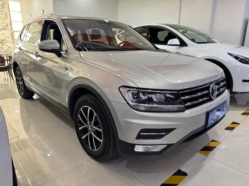 Volkswagen Tiguan L — фото 2