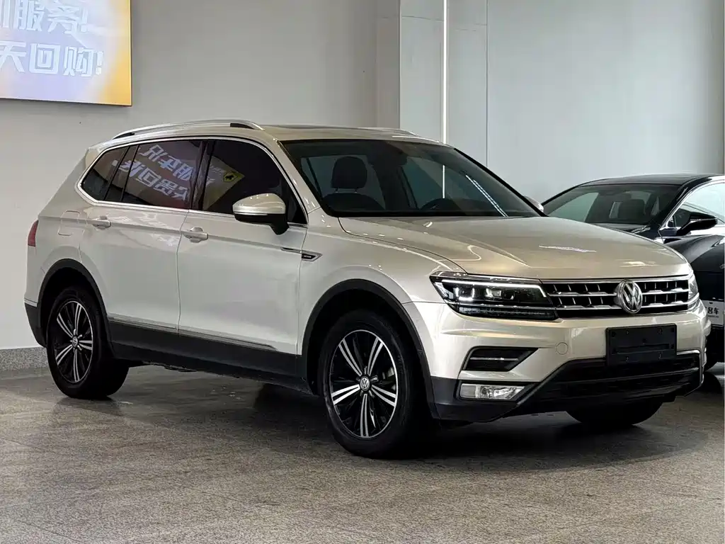 Volkswagen Tiguan L — фото 3