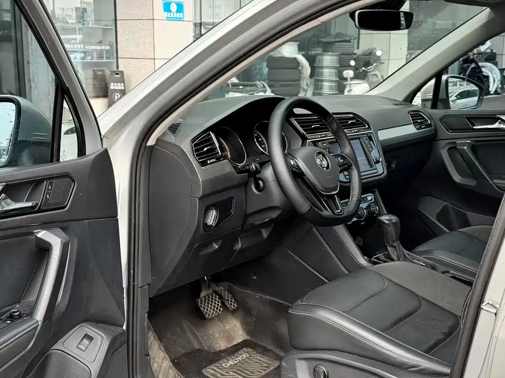 Volkswagen Tiguan L — фото 4
