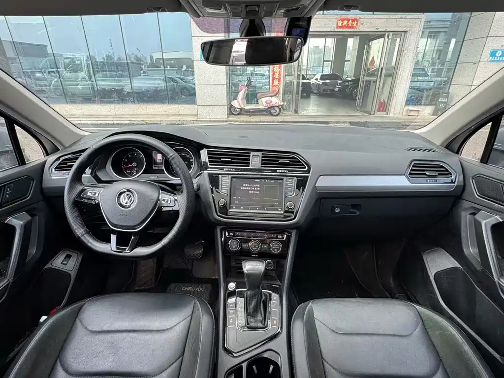 Volkswagen Tiguan L — фото 5