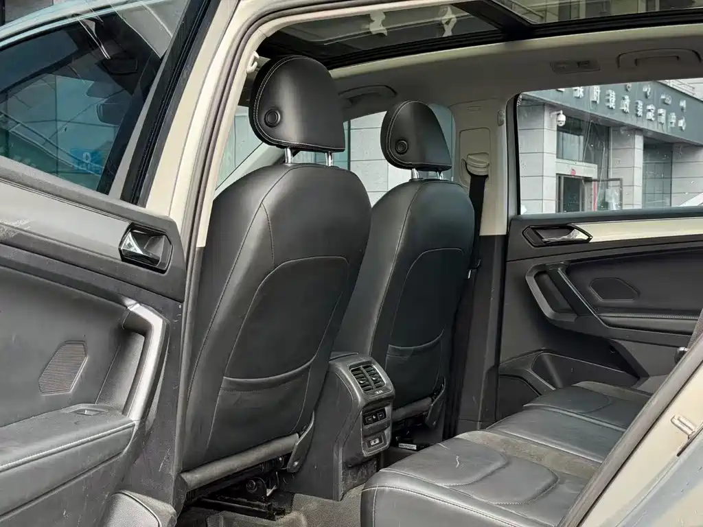 Volkswagen Tiguan L — фото 6