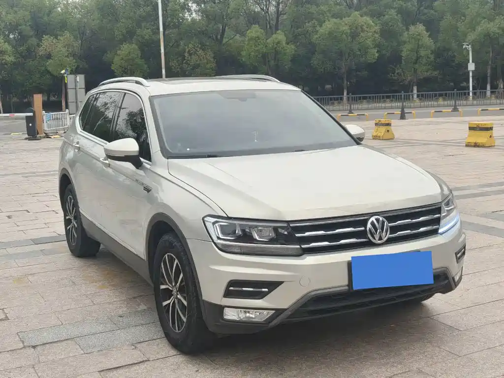 Volkswagen Tiguan L — фото 3