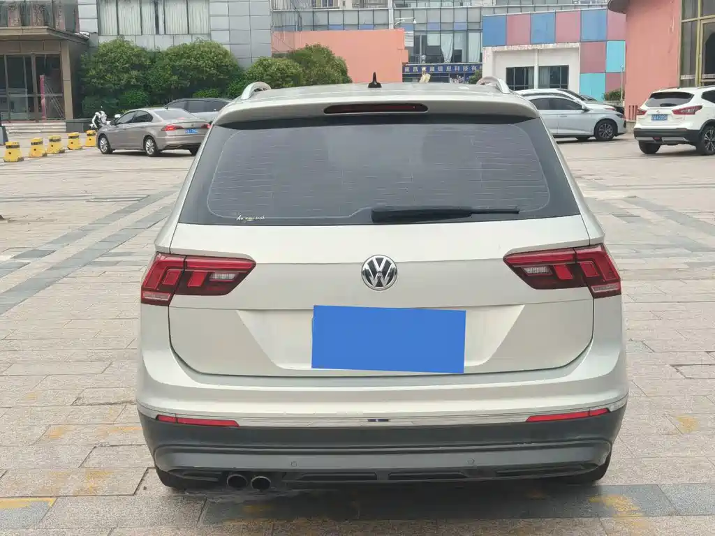 Volkswagen Tiguan L — фото 7